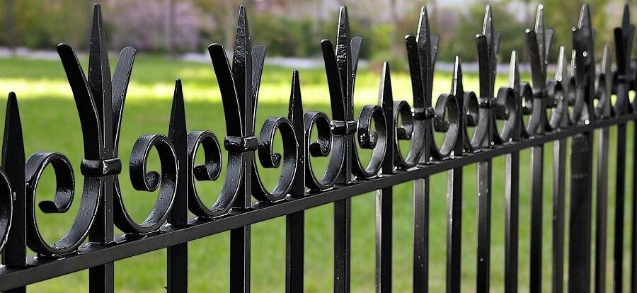 6 Reasons to Install a Metal Fence
